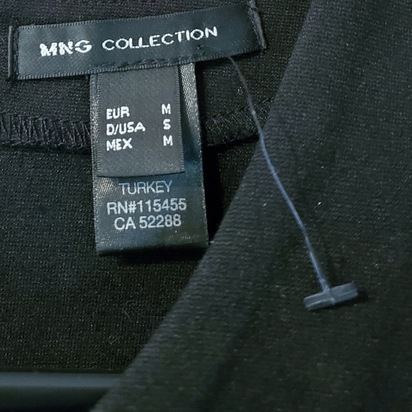 NWOT - Flattering & comfortable! Size SMALL - Picture 4 of 6